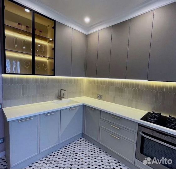 Кухня под потолок на заказ