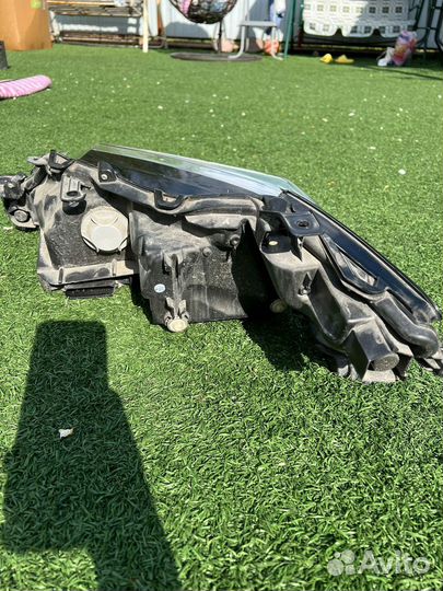 Фара передняя правая на toyota camry