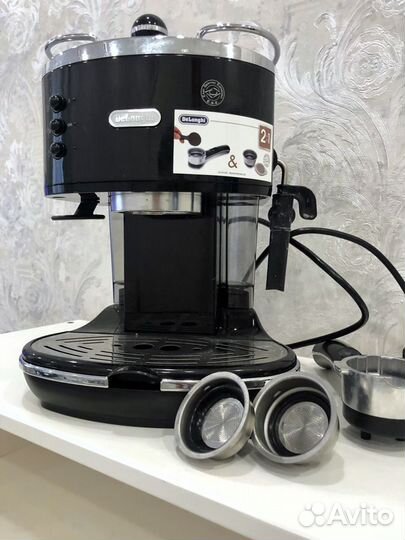 Кофеварка рожкового типа Delonghi