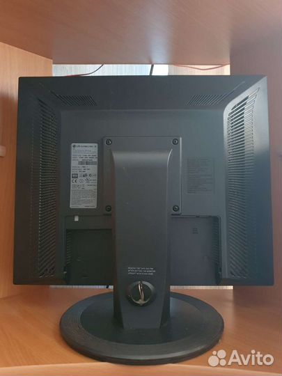 Монитор LG Flatron L1950