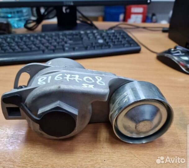 Натяжитель приводного ремня volvo