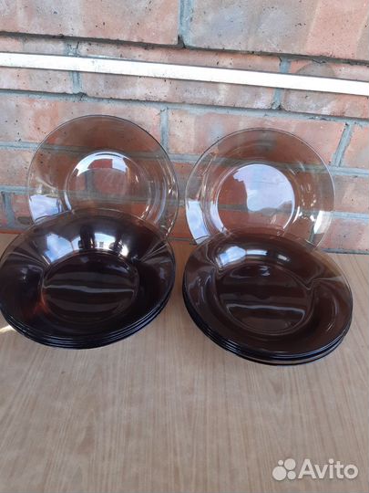 Тарелки и чашки стеклянные