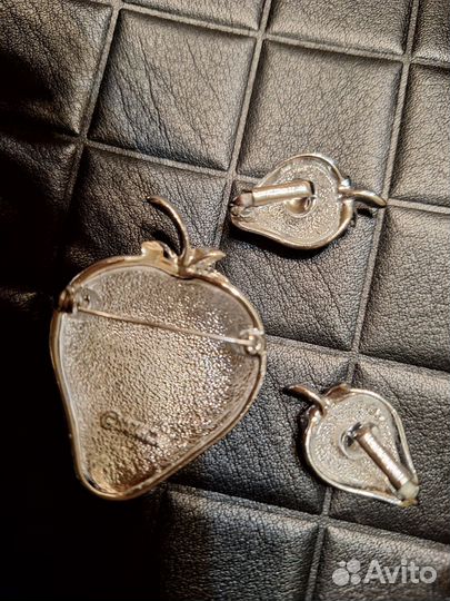 Винтажная брошь и клипсы Sarah Coventry