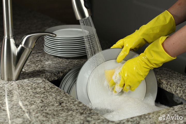 Мойщица посуды