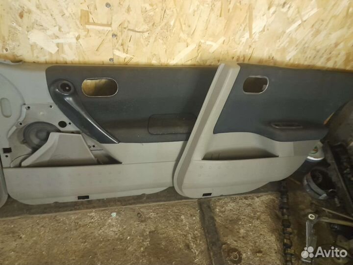 Обшивки дверей Renault Megane 2