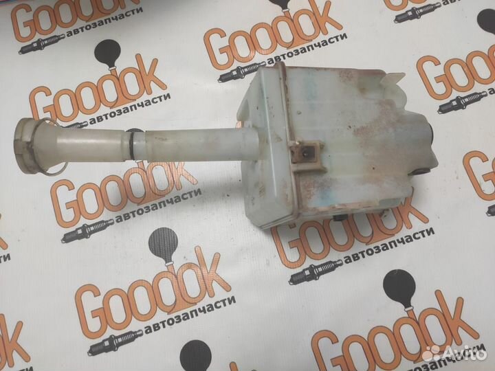 Бачок стеклоомывателя Nissan Primera P10