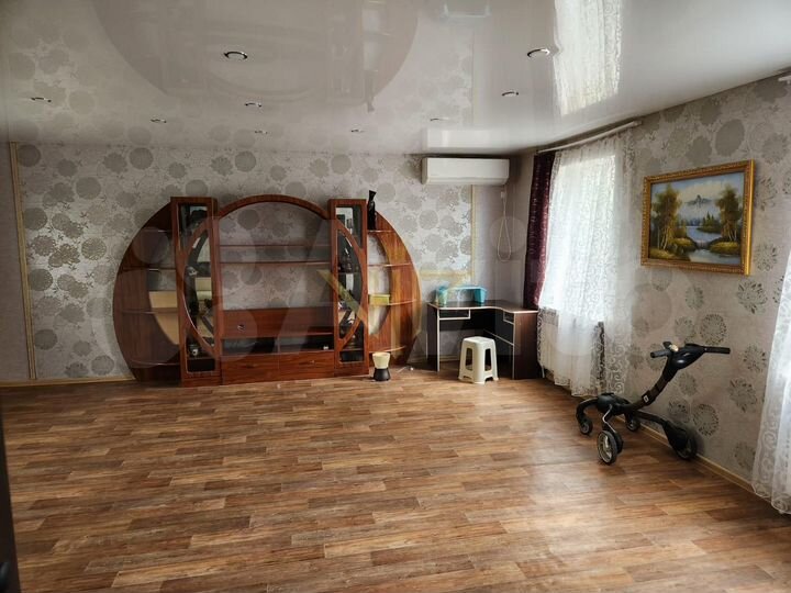 Дом 200 м² на участке 8 сот.