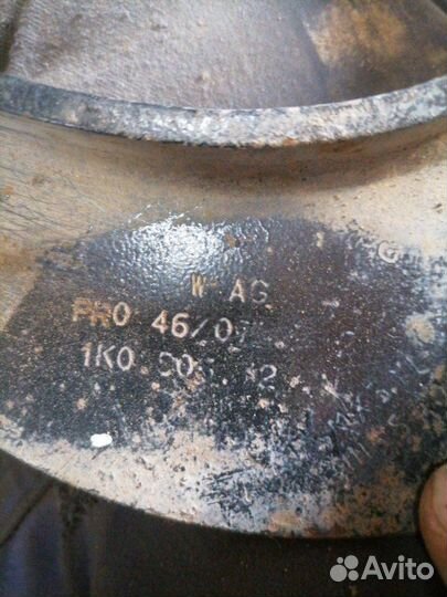 Рычаг подвески задний правый Volkswagen Jetta 5