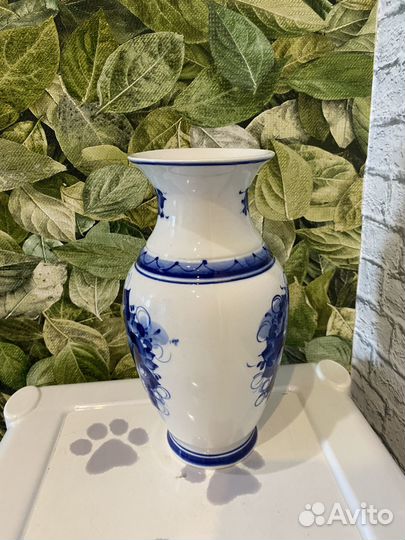 Фарфоровая ваза гжель