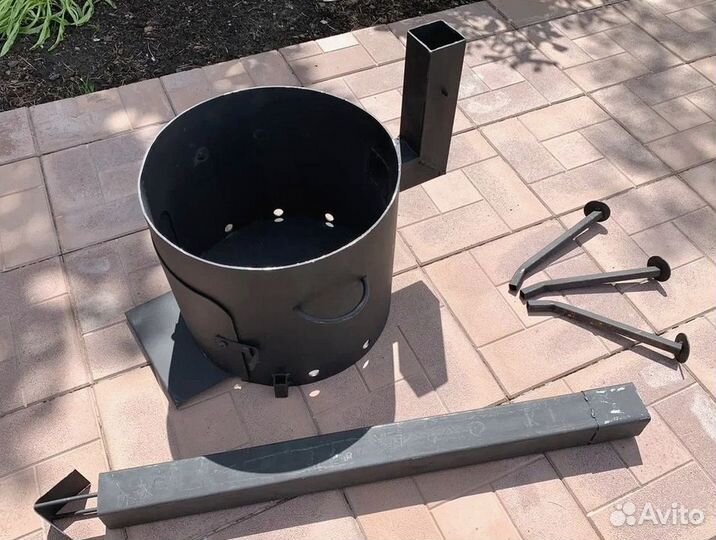 Очаг для казана с трубой и дверцей Премиум