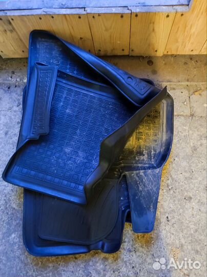 Резиновые коврики в салон