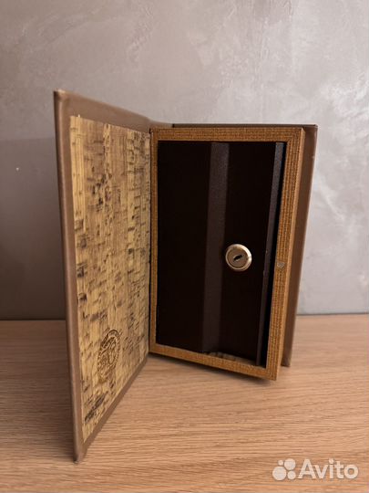 Книга тайник