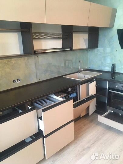 Кухня угловая в студию с барной стойкой на заказ