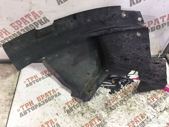 Рено Трафик подкрылок передний правый задняя часть