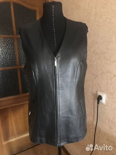 Кожаная женская безрукавка