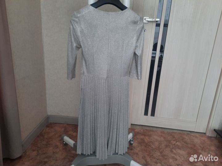 Платье нарядное 42 размер