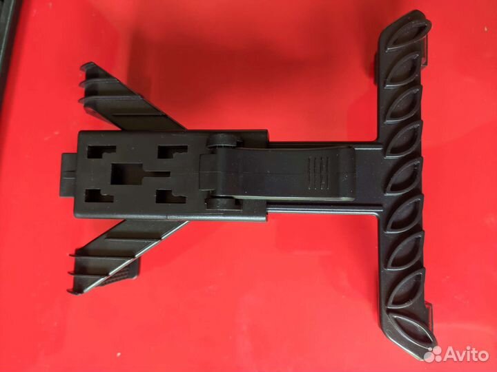 Держатель для планшета в авто