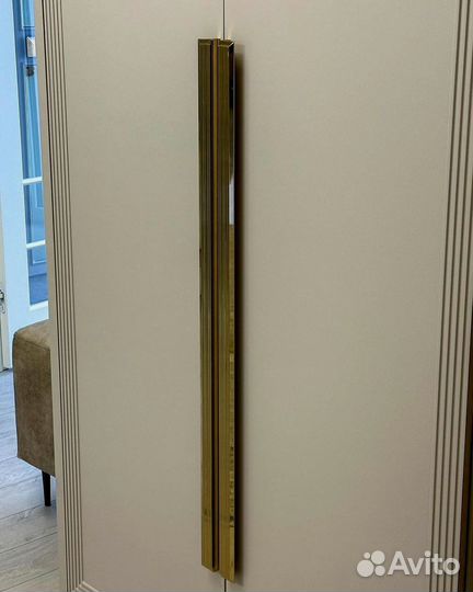 Шкаф с встроенной гладильной доской