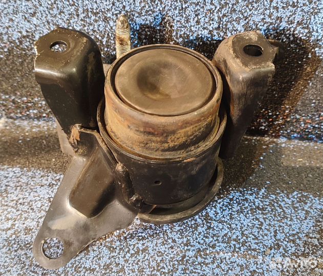 Опора двигателя авенсис 2