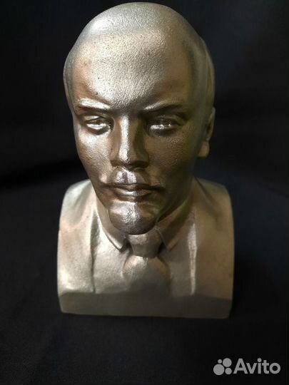 Бюст В.И.Ленина