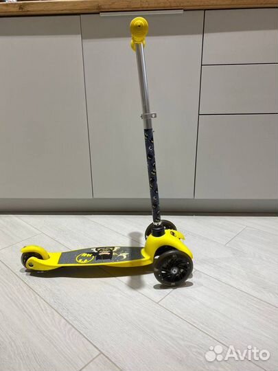 Самокат трехколесный