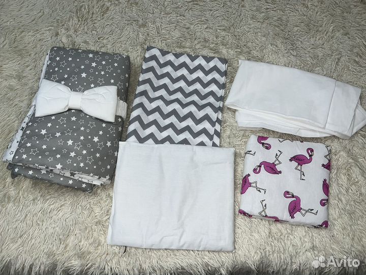 Комплект бортиков и постельного белья
