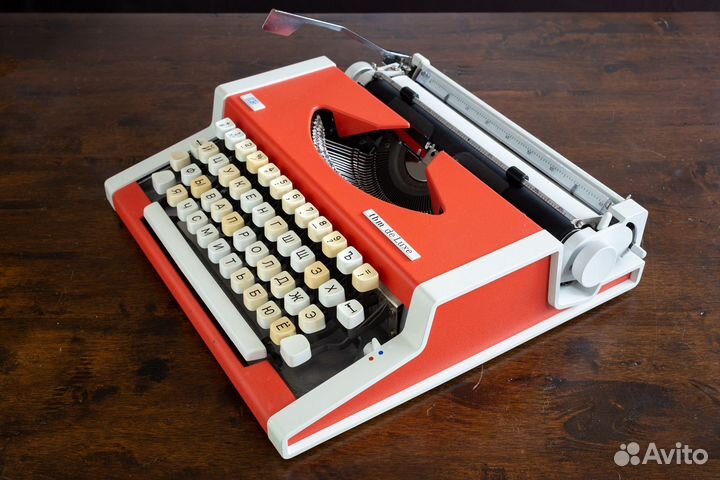 Импортная печатная (пишущая) машинка