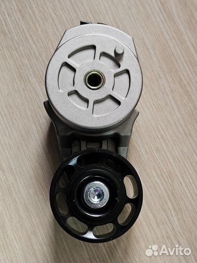 Натяжитель ремня,паз дв.cummins 4вт,6BT