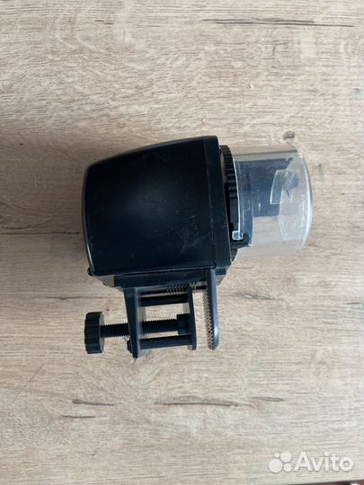 Автоматическая кормушка для рыб