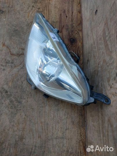 Фара левая Toyota Aqua NHP10 (2011 - 2014)
