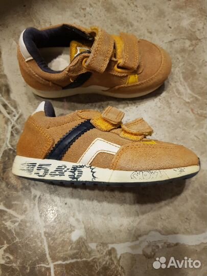 Кроссовки детские