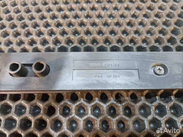 Кронштейн козырька Volvo FH