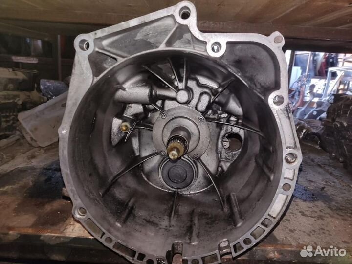 МКПП (механическая коробка переключения передач) B