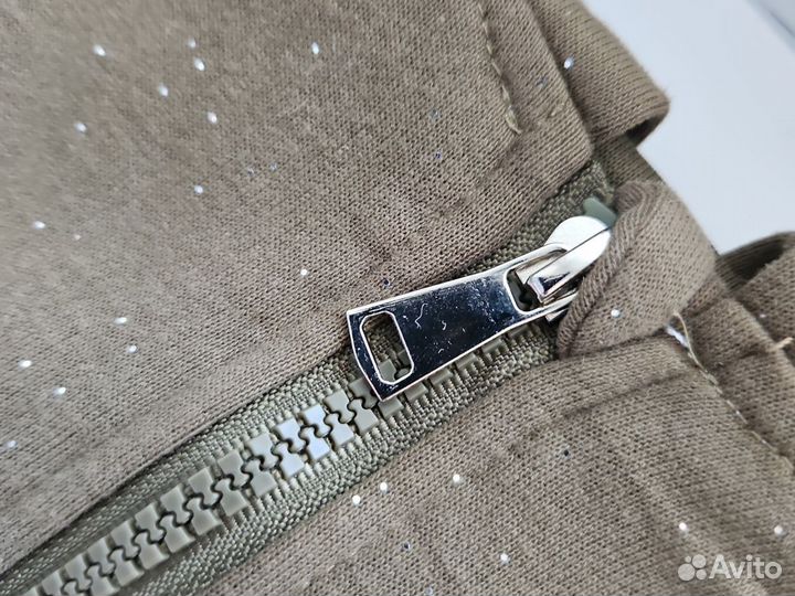 Костюм спортивный для девочки новый 98 с блестками