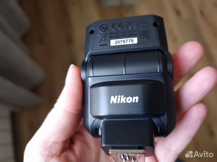 Вспышка Nikon SB-300