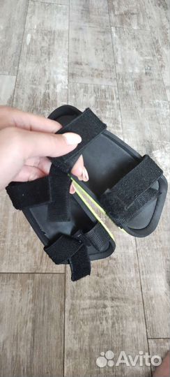 Щитки футбольные детские