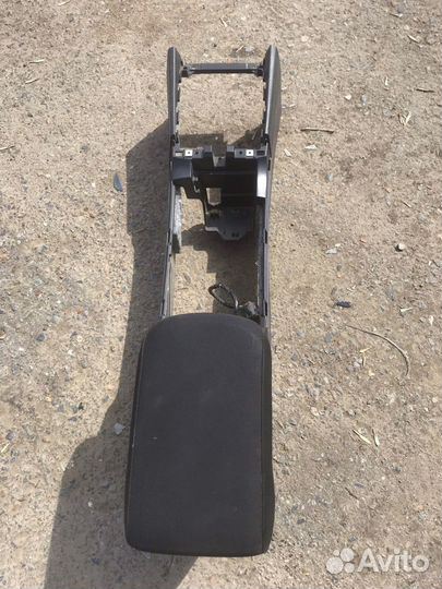 Подлокотник Mitsubishi Lancer 10