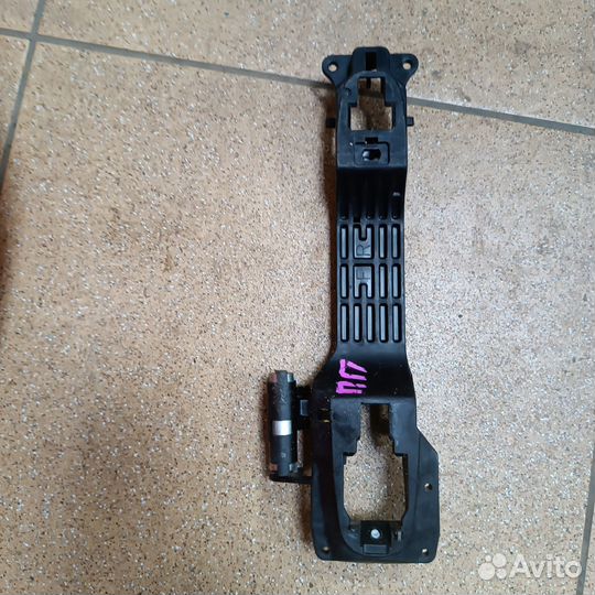 Кронштейн ручки двери Пер.Прав Toyota Corolla Е150