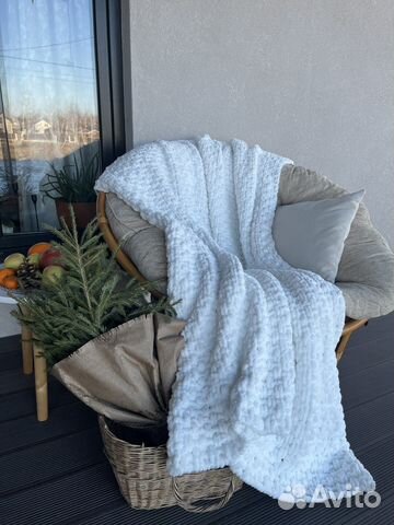 Белый вязаный плед