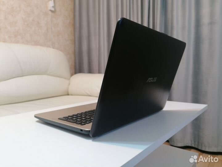 Свежий ноутбук Asus 4 ядра, 2 видеокарты