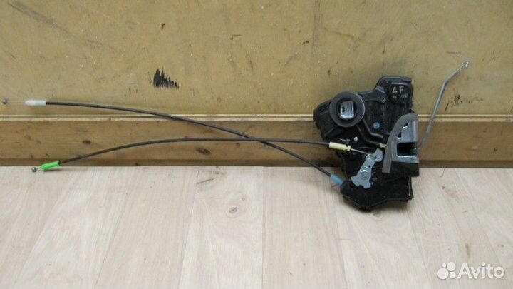 Замок двери передней правой Toyota Rav 4 2006-2013