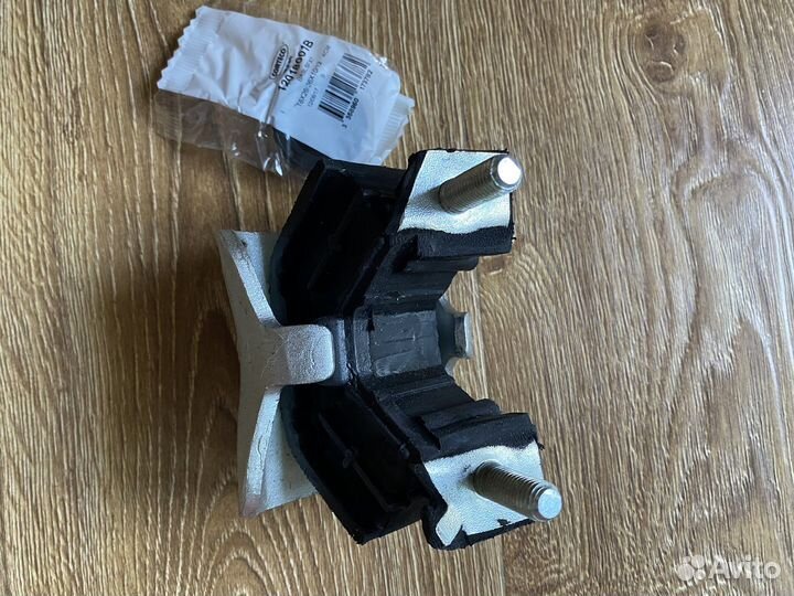 Подушка двигателя правая