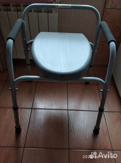 Кресло туалет для маломобильных людей