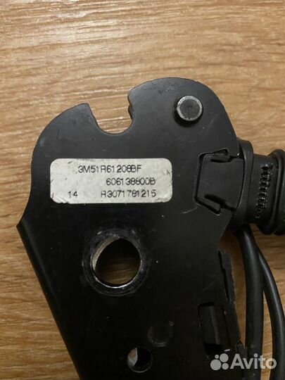 Форд C-Max. Натяжитель ремней безопасности R