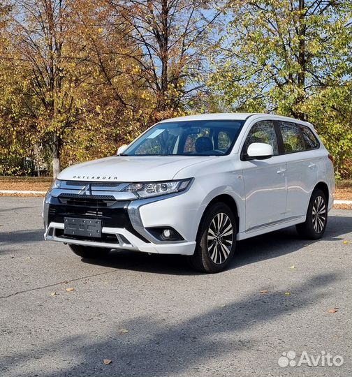 Mitsubishi Outlander 2.0 CVT, 2022, 20 км