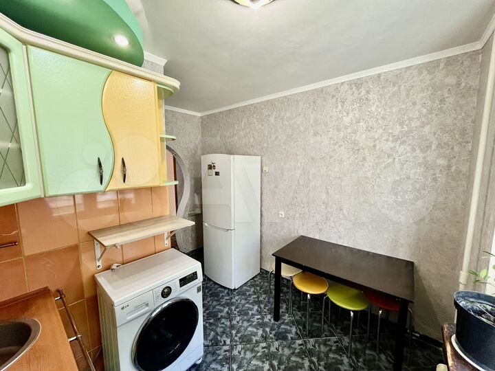 3-к. квартира, 65 м², 1/8 эт.