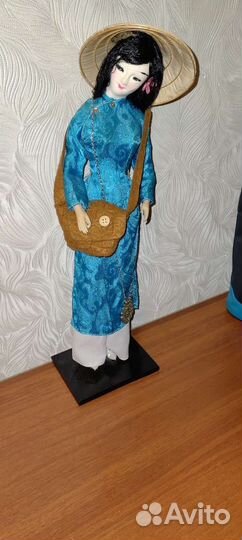 Статуэтка японка на подставке