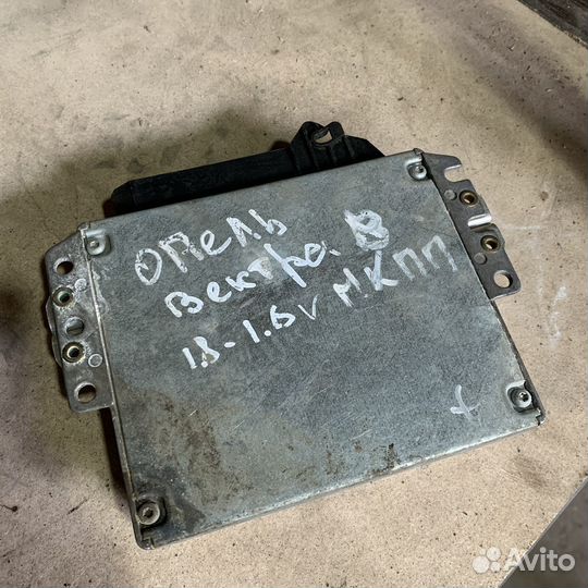 Блок управления двигателем Opel Vectra B 1.8
