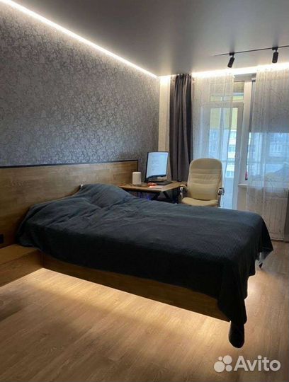 Парящая кровать с подсветкой