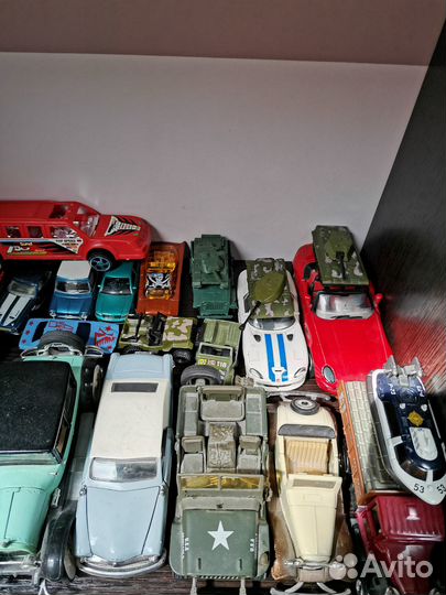 26 машинки, танки, катер, лимузин, кабриолет, джип